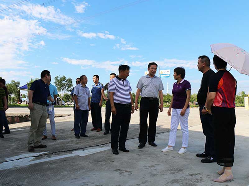 市領(lǐng)導(dǎo)來?？疾? title=